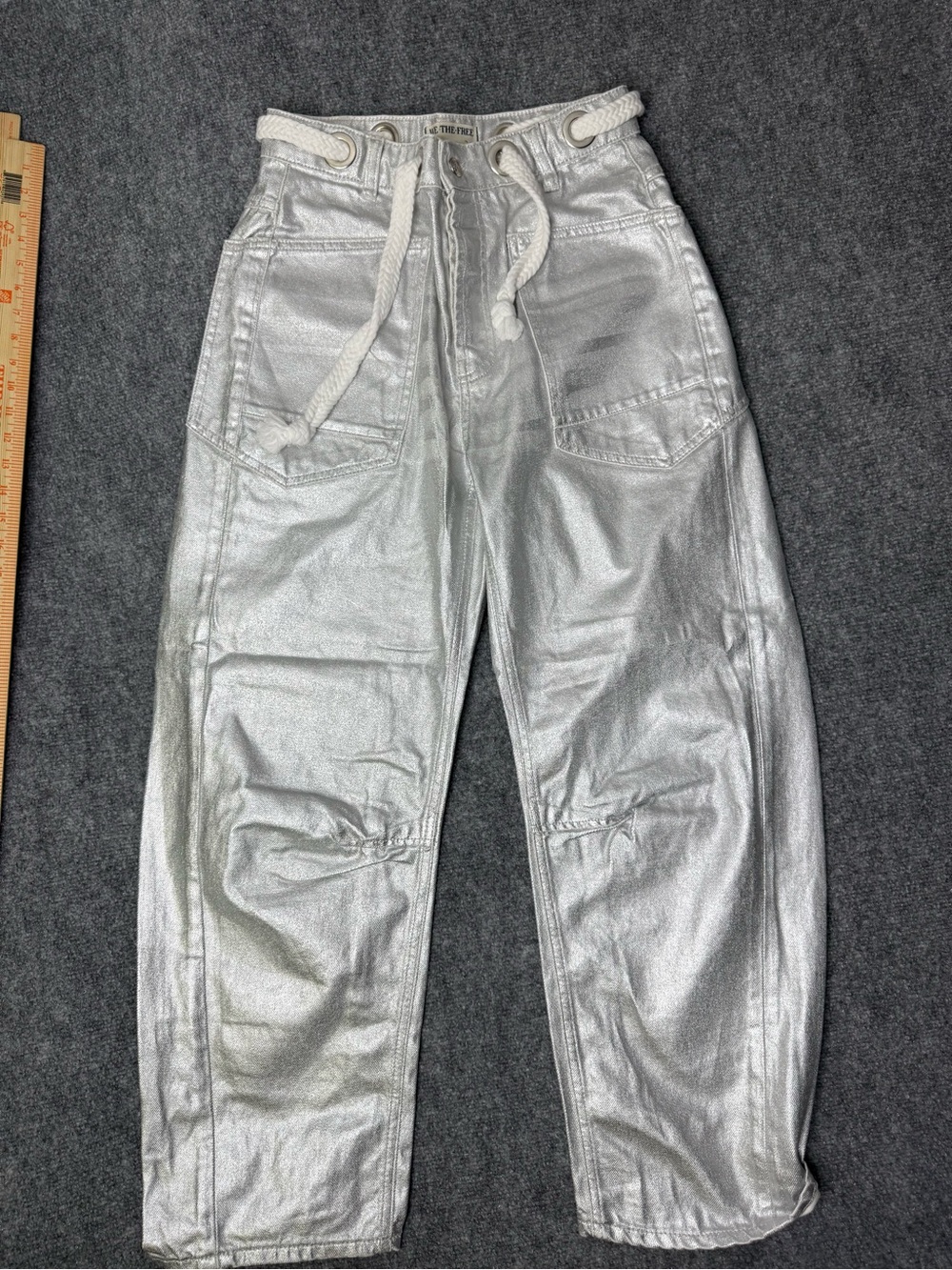 NWOT We the People Moxie Metallic Low-Slung Barrel Jeans Silver Size 26